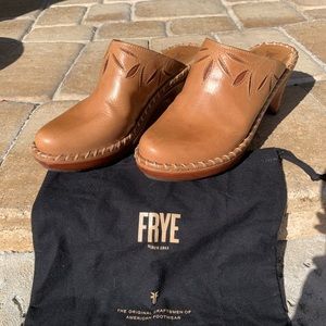 FRYE clogs